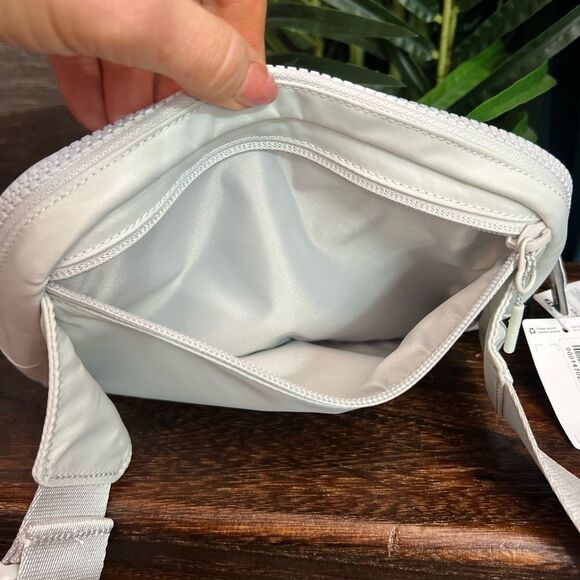 Lululemon Everywhere Belt Bag Large 2L in Vapor Rhino Grey LU9BJAS. NWT! - Picture 9 of 13